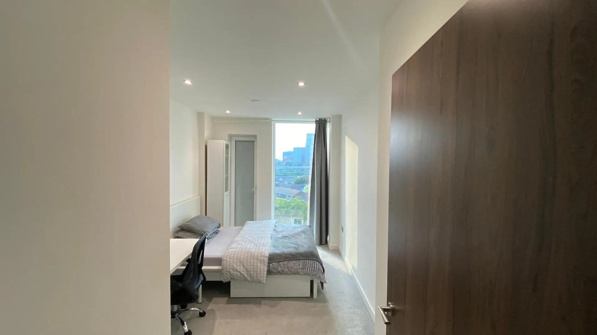 Private Suite In Luxury Shared Apartment Лондон 0*,